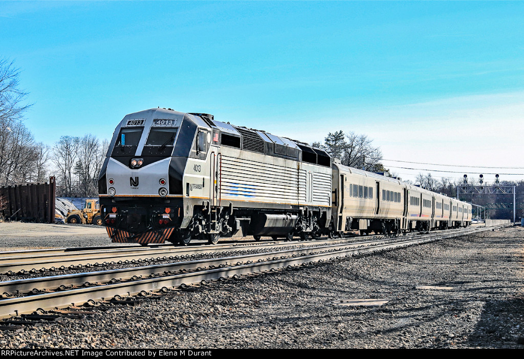 NJT 4013 on train 1211